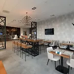 Hotel Liv 3*